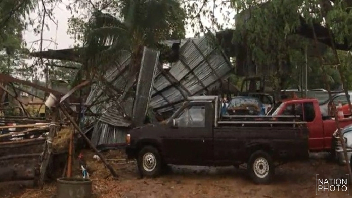 พายุฤดูร้อนถล่มศรีสะเกษบ้านพังถล่ม พายุฤดูร้อนถล่มศรีสะเกษบ้านพังถล่ม