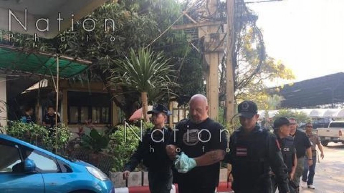 รวบ2ฝรั่งมาเฟียร่างยักษ์ ขู่ฆ่ารีดเงินฝรั่งด้วยกัน รวบ2ฝรั่งมาเฟียร่างยักษ์ ขู่ฆ่ารีดเงินฝรั่งด้วยกัน