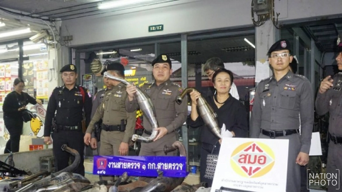 191 ลุยร้านแต่งจยย. พบท่อไอเสียไม่มีตรา มอก. 191 ลุยร้านแต่งจยย. พบท่อไอเสียไม่มีตรา มอก.