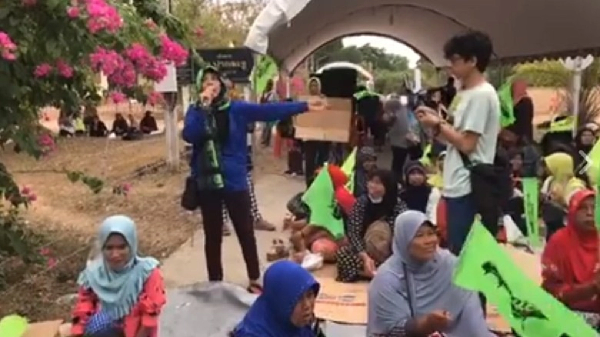 (ชมคลิป) บรรยากาศหน้าร.ร.บ้านปากบาง ค้านสร้างท่าเรือปากบารา