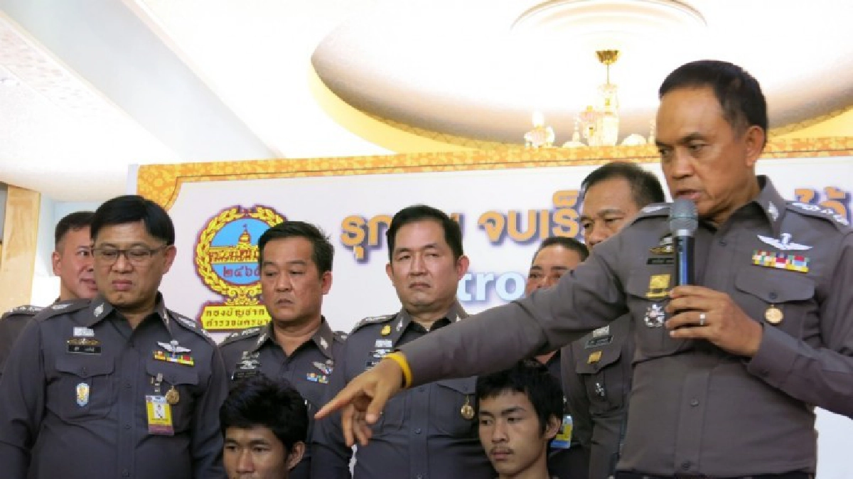 จับ 2 ตีนแมว ขึ้นบ้านหมอฟันสาว กวาด16ล้านบ. จับ 2 ตีนแมว ขึ้นบ้านหมอฟันสาว กวาด16ล้านบ.
