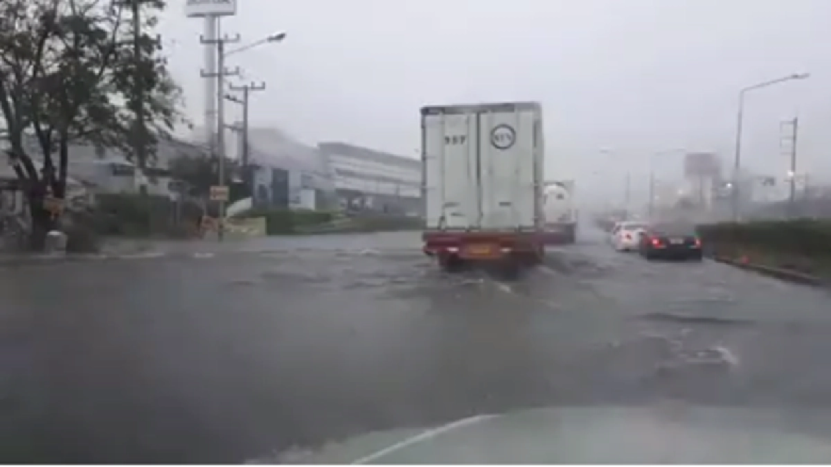 "ชลบุรี"อ่วมหลังฝนกระหน่ำ(ชมคลิป) "ชลบุรี"อ่วมหลังฝนกระหน่ำ(ชมคลิป)