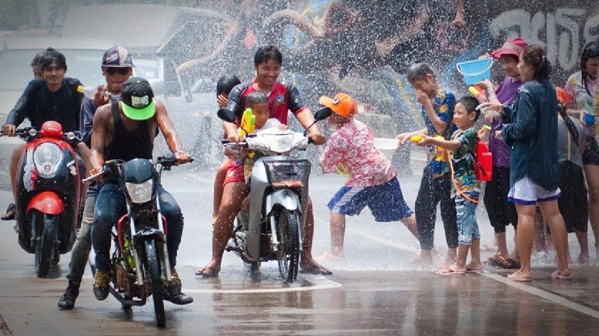 โพลเผยปชช.เชื่อติดกล้องหน้ารถลดคนตายช่วงสงกรานต์