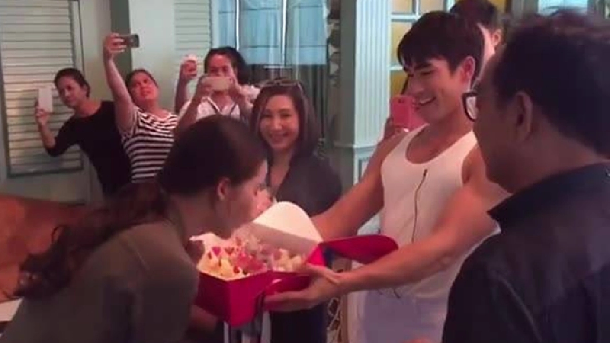 'ณเดชน์' เซอไพรส์ ‘ญาญ่า’ น่ารักแค่ไหน ถามใจดู!! (คลิป) 'ณเดชน์' เซอไพรส์ ‘ญาญ่า’ น่ารักแค่ไหน ถามใจดู!! (คลิป)