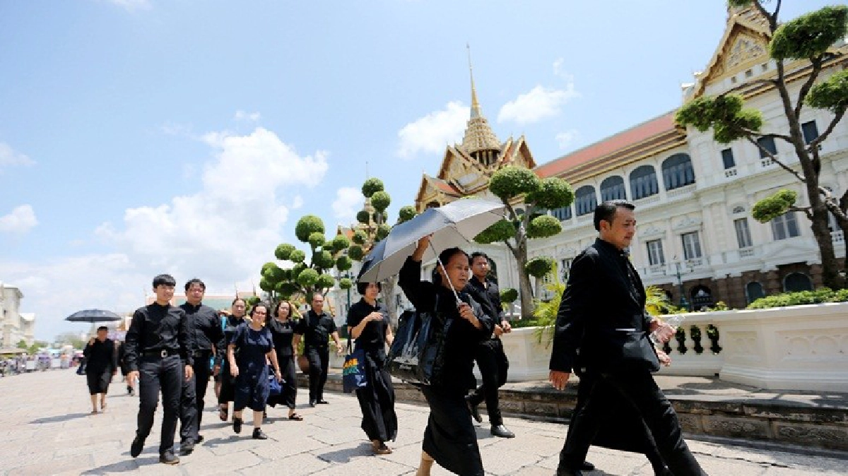 วันที่ 135 ยอดประชาชนร่วมถวายสักการะพระบรมศพยังหนาแน่น วันที่ 135 ยอดประชาชนร่วมถวายสักการะพระบรมศพยังหนาแน่น