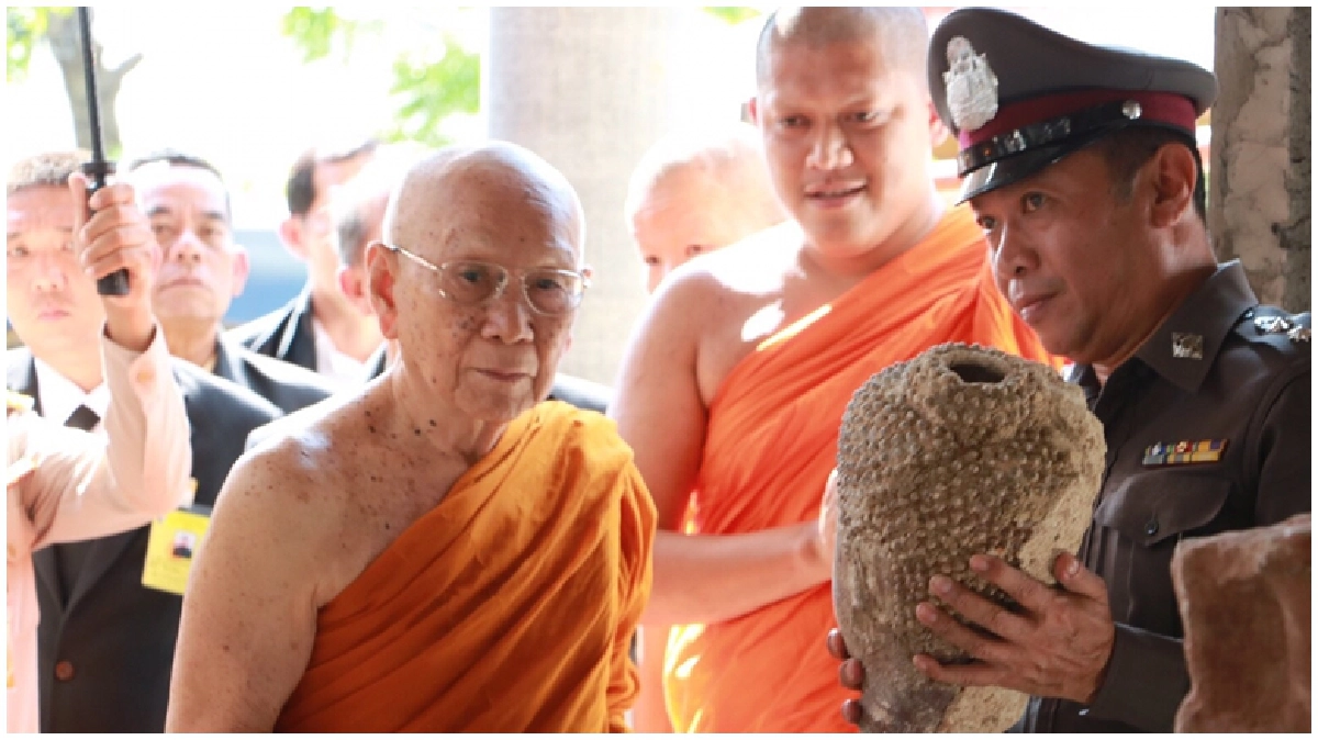"สมเด็จพระสังฆราช" เสด็จตรวจเยี่ยมเศียรพระพุทธรูป 400 ปี "สมเด็จพระสังฆราช" เสด็จตรวจเยี่ยมเศียรพระพุทธรูป 400 ปี