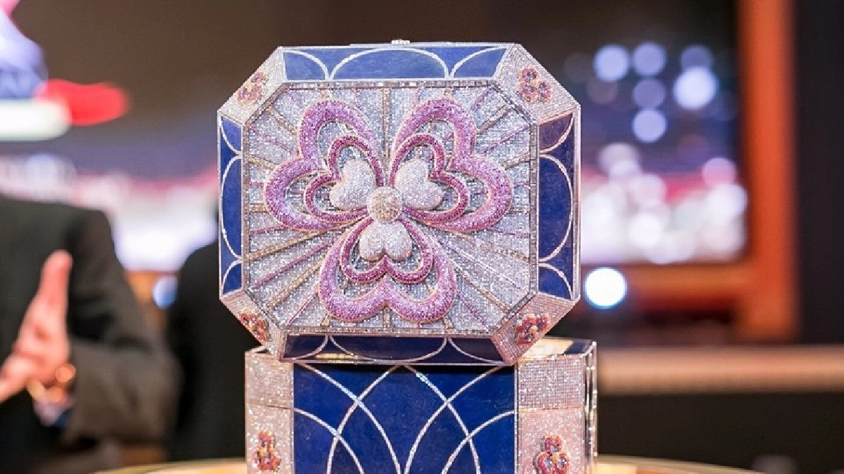 ว้าว...หีบอัญมณีร้อยล้าน