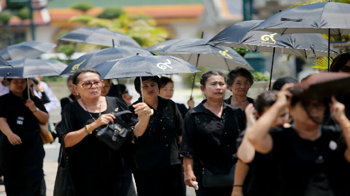 ประชาชนเข้ากราบพระบรมศพแล้วกว่า 5 ล้านคน ประชาชนเข้ากราบพระบรมศพแล้วกว่า 5 ล้านคน