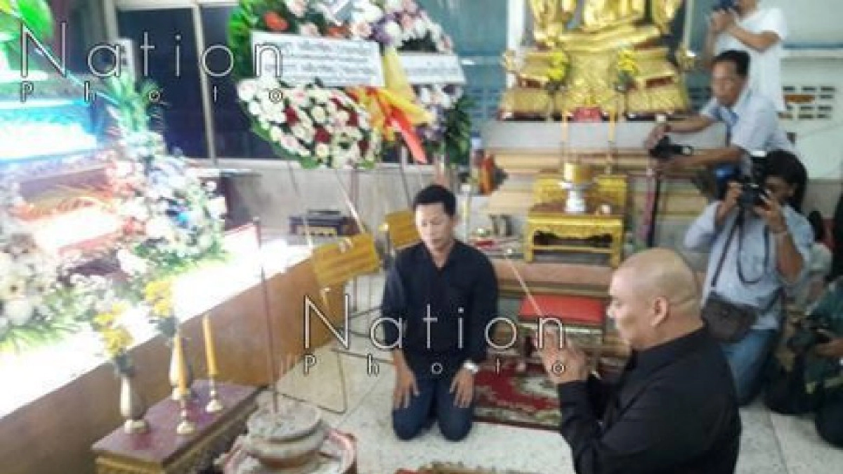"โหน่ง"ร่วมงานศพวิศวกรที่ลูกชายขับรถชนเสียชีวิต