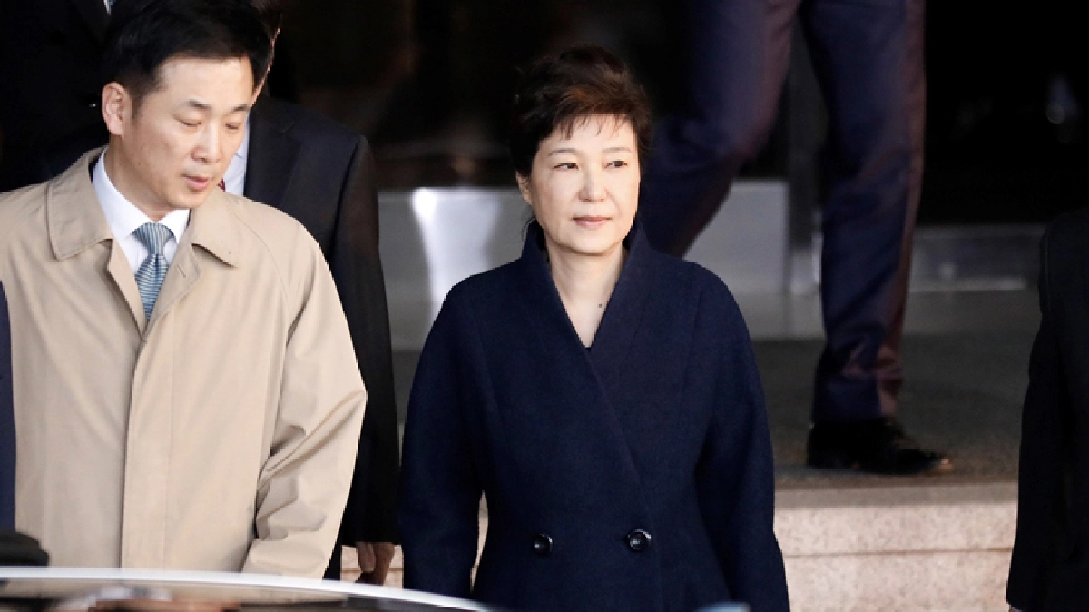 'ปัก กึน-เฮ' ส่อถูกจำคุก 45 ปี 'ปัก กึน-เฮ' ส่อถูกจำคุก 45 ปี