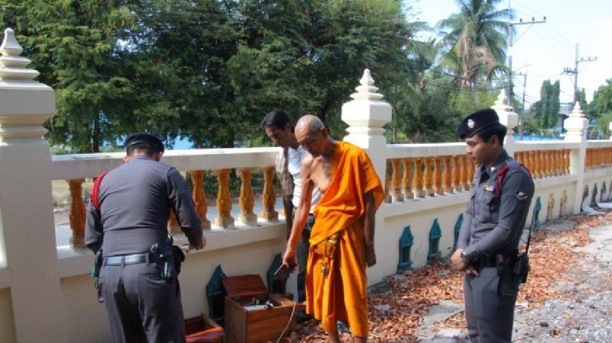 โจรใจบาปไม่เข็ดหลาบยกตู้บริจาควัด โจรใจบาปไม่เข็ดหลาบยกตู้บริจาควัด