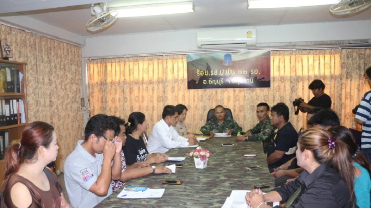 รถตู้ธัญบุรีร้องทหารถูกเอกชนข่มขู่กีดกันสั่งห้ามวิ่ง