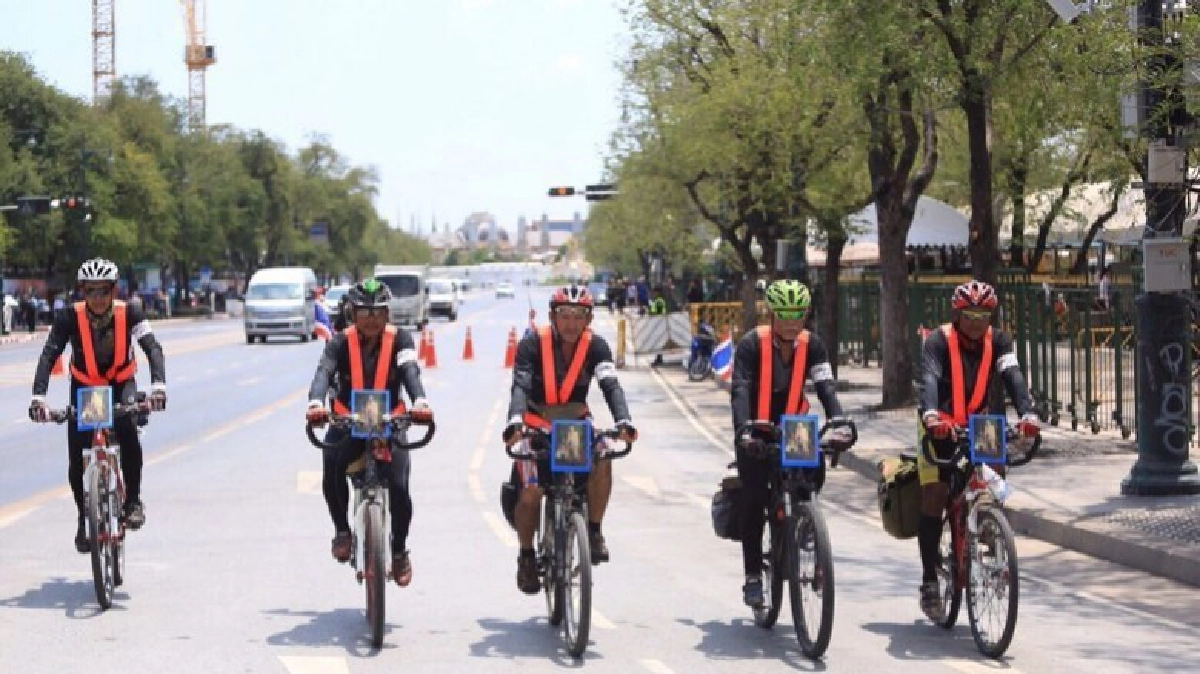  5 หนุ่มใหญ่ปั่นจากใต้ 5 วัน 999 กิโลฯ กราบพระบรมศพ