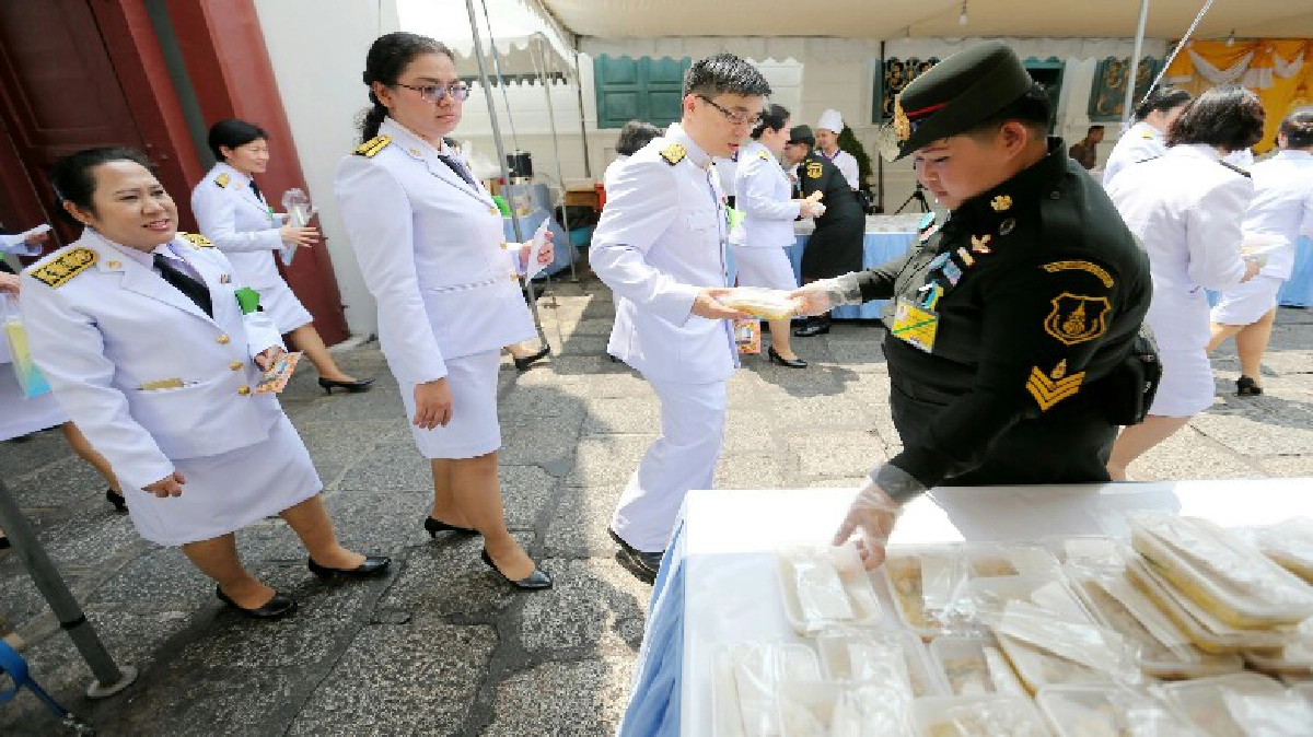 อาหารพระราชทานให้ประชาชนอิ่มท้อง