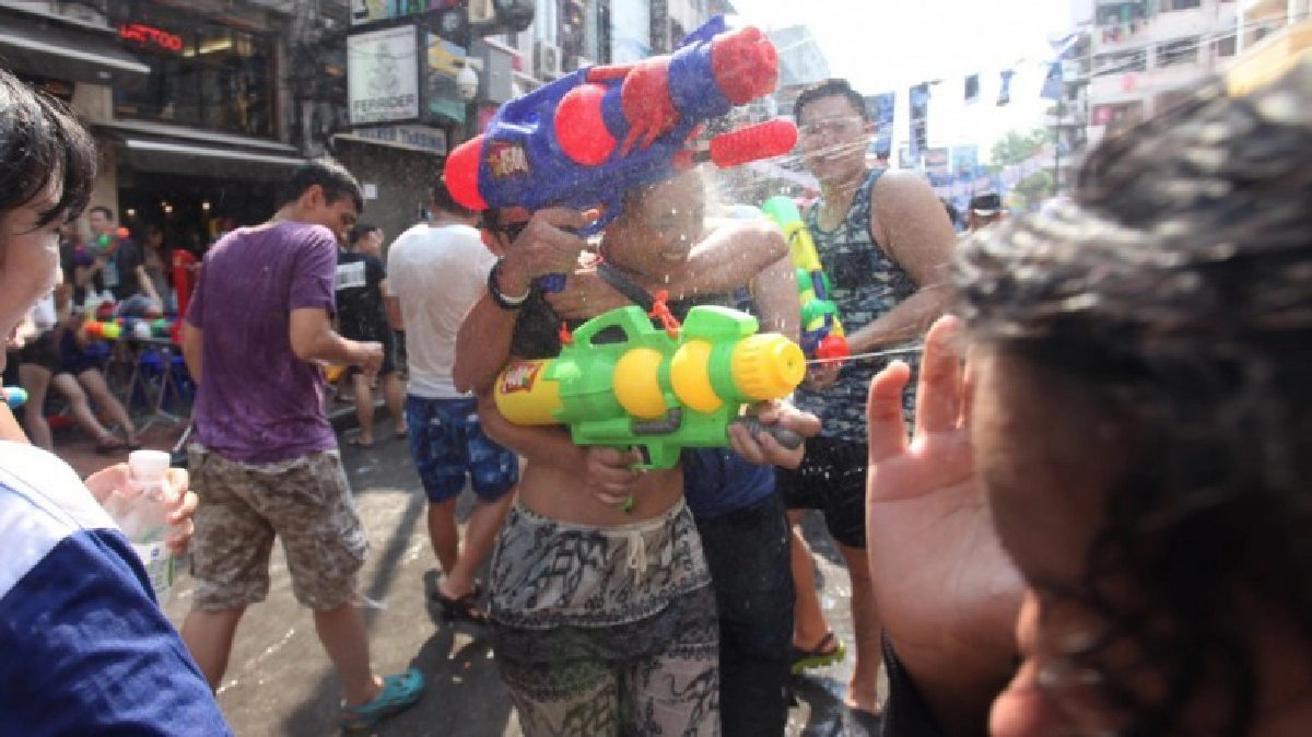 วัยรุ่นO.K! ถ.ข้าวสาร งดสาดน้ำช่วงสงกรานต์