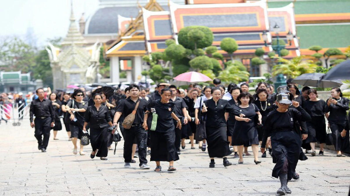 ประชาชนกราบพระบรมศพต่อเนื่อง ประชาชนกราบพระบรมศพต่อเนื่อง