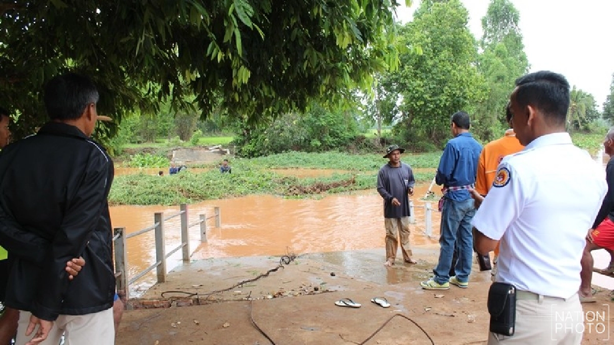 น้ำหลากพัดสะพานบ้านเฉลียงทุ่งขาด!