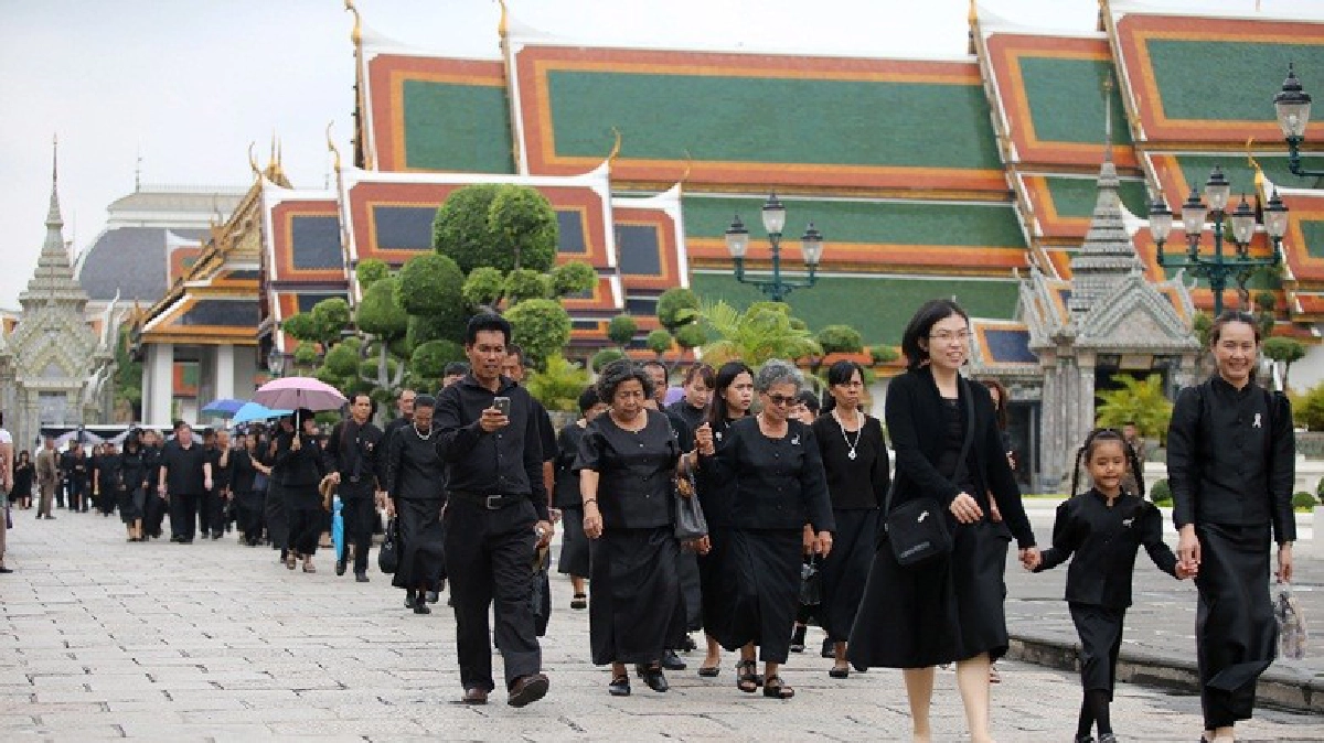 ความพอเพียงที่ในหลวงร. 9 ทรงสอนใช้ได้จริงทุกอย่าง ความพอเพียงที่ในหลวงร. 9 ทรงสอนใช้ได้จริงทุกอย่าง