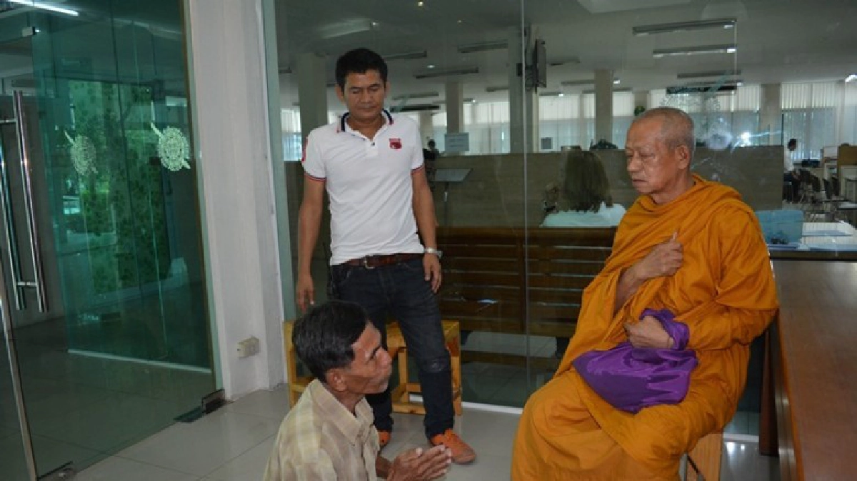 คนเฝ้ากุฏิเฉียดคุก! หลวงพ่อทำบุญ"โรล์เล็กซ์-เรย์แบนด์" คนเฝ้ากุฏิเฉียดคุก! หลวงพ่อทำบุญ"โรล์เล็กซ์-เรย์แบนด์"