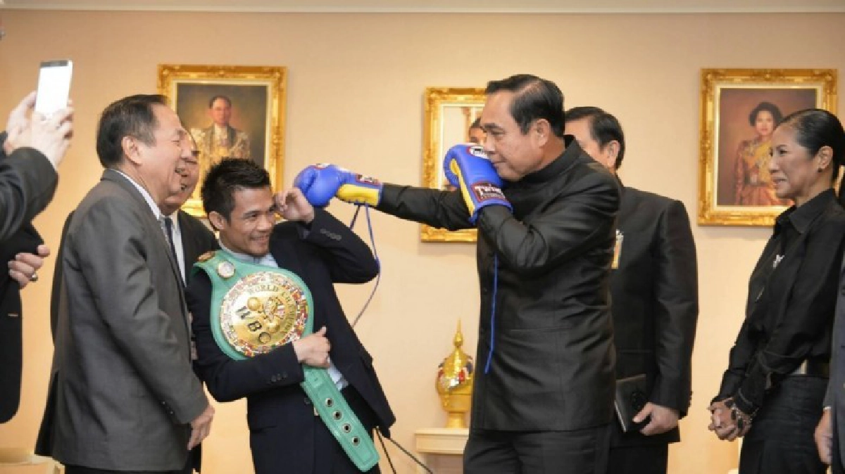 "บิ๊กตู่" ดวลหมัด "ศรีสะเกษ "บิ๊กตู่" ดวลหมัด "ศรีสะเกษ