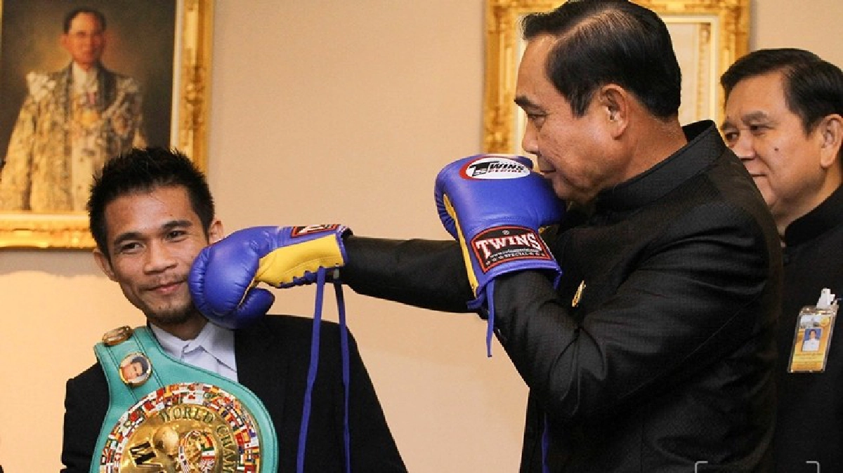 "ศรีสะเกษ" พบ "ลุงตู่" งานนี้ มีต่อย (ภาพชุด) "ศรีสะเกษ" พบ "ลุงตู่" งานนี้ มีต่อย (ภาพชุด)