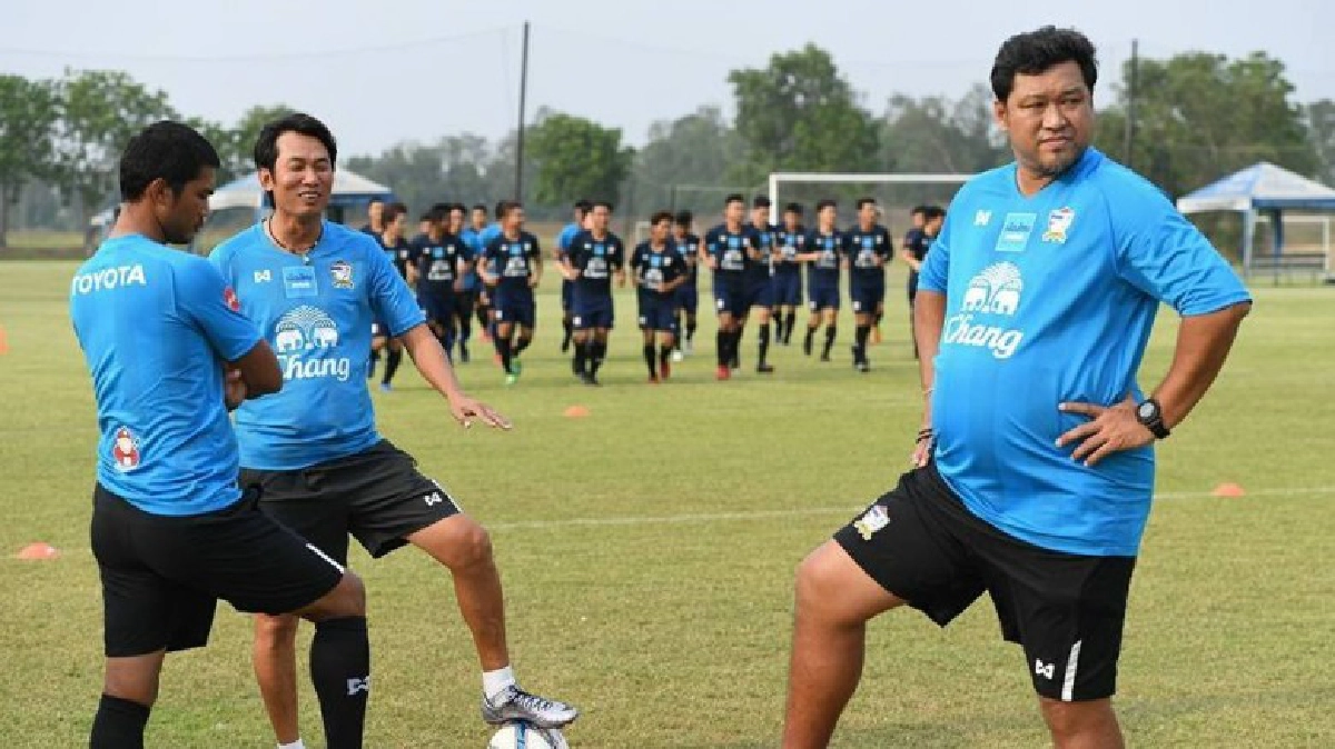 "โค้ชโย่ง" ลั่นอีก 2 เป้าหมาย ต้องทำให้ได้ "โค้ชโย่ง" ลั่นอีก 2 เป้าหมาย ต้องทำให้ได้