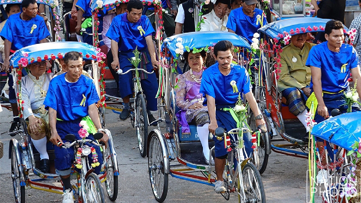 ขบวนแห่เปิดงานที่ วัดเฉลิมพระเกียรติวรวิหาร ขบวนแห่เปิดงานที่ วัดเฉลิมพระเกียรติวรวิหาร
