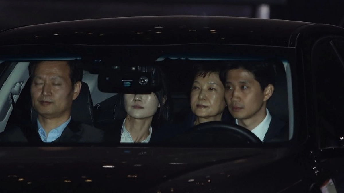 อนุมัติหมายจับ“ปัก กึน เฮ” อนุมัติหมายจับ“ปัก กึน เฮ”