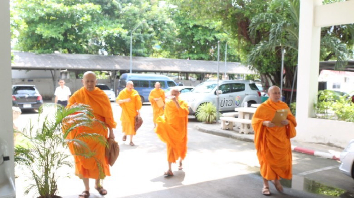 อัยการสั่งฟ้องพระวัดธรรมกาย5รูปขัดคำสั่งคสช.