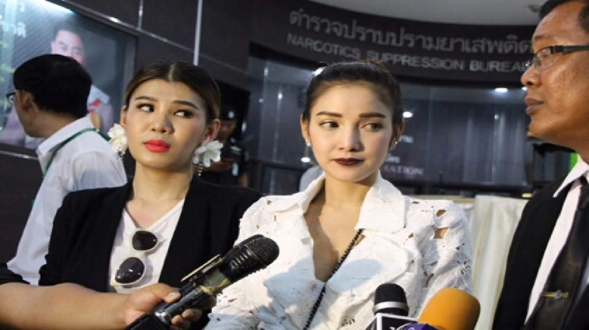 “แพท ณปภา” หอบเอกสารแจงเงินล้าน “แพท ณปภา” หอบเอกสารแจงเงินล้าน