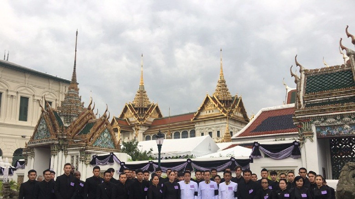 นักบอลทีมชาติไทย กวินทร์-ชนาธิป ปลาบปลื้มใจกราบในหลวง ร.9 นักบอลทีมชาติไทย กวินทร์-ชนาธิป ปลาบปลื้มใจกราบในหลวง ร.9
