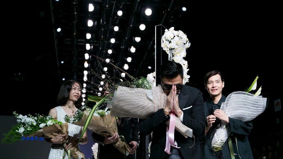 หนุ่มสาวสังคมร่วมร่วมชมตัวตนแห่งแฟชั่น หนุ่มสาวสังคมร่วมร่วมชมตัวตนแห่งแฟชั่น