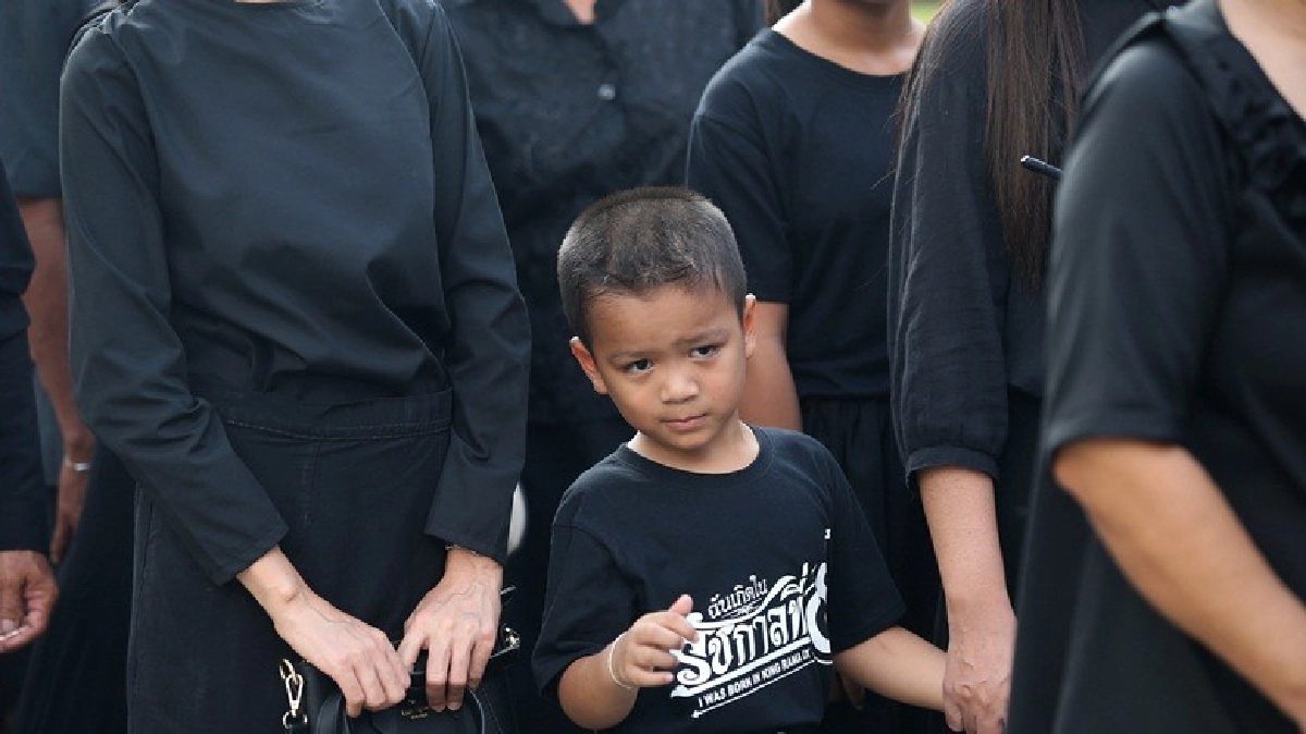 ปชช.กว่า 2 หมื่นถวายสักการะพระบรมศพแม้อากาศร้อน