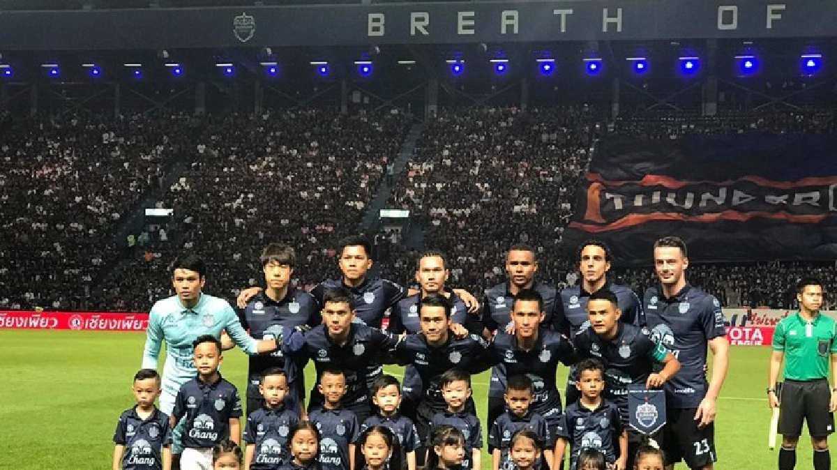 บุรีรัมย์ทุบชนะเมืองทอง 2-0 หยุดสถิติชนะรวด 15 นัด บุรีรัมย์ทุบชนะเมืองทอง 2-0 หยุดสถิติชนะรวด 15 นัด