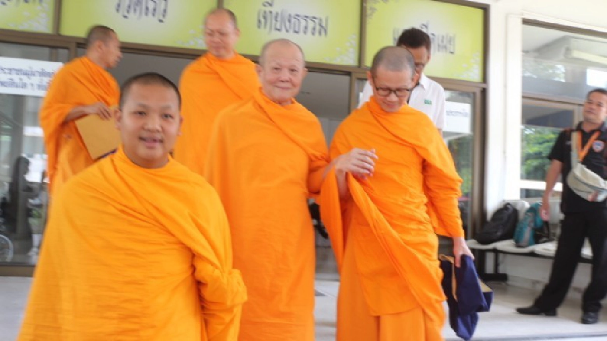 พระทัตตชีโวพบอัยการรับฟังข้อหาฝ่าฝืนคำสั่งคสช.