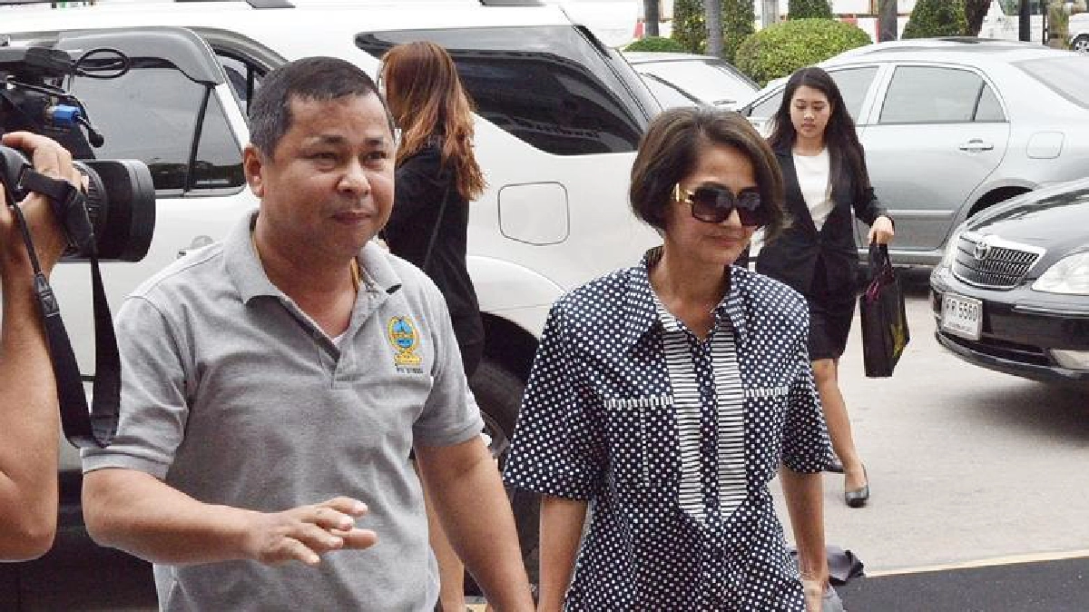 "ป้าแท็กซี่มหาภัย"เข้ามอบตัวกับตร.บางเขน "ป้าแท็กซี่มหาภัย"เข้ามอบตัวกับตร.บางเขน