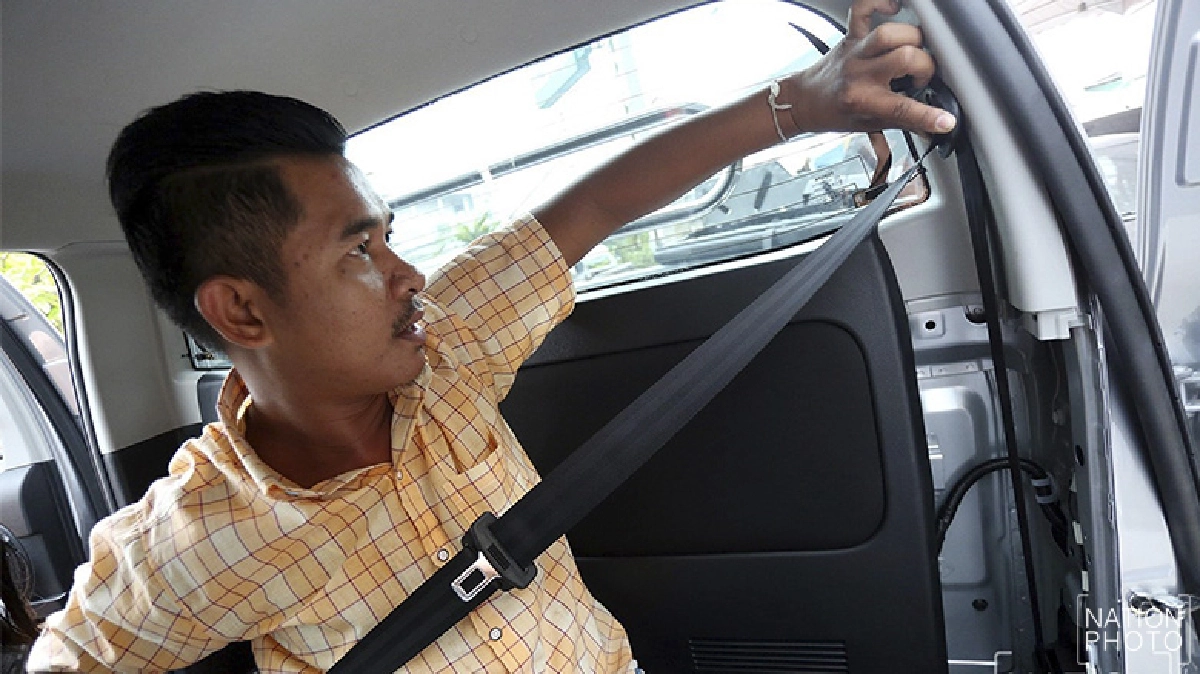 " ติดตั้ง เข็มขัดนิรภัย "