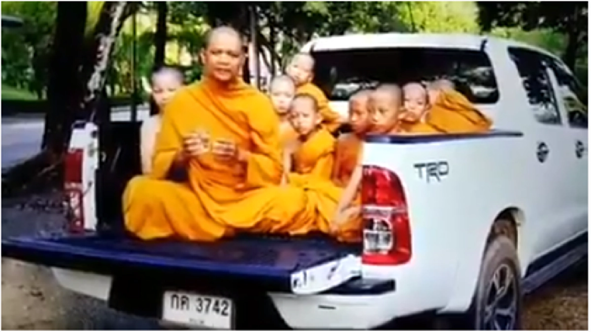 มาฟังธรรมะ"นั่งท้ายกระบะรถ"..!! (ชมคลิป) มาฟังธรรมะ"นั่งท้ายกระบะรถ"..!! (ชมคลิป)