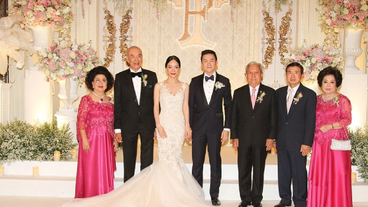 “เฟย์-ติ” แต่งปุ๊บ เปิดอู่ปั๊บ “เฟย์-ติ” แต่งปุ๊บ เปิดอู่ปั๊บ