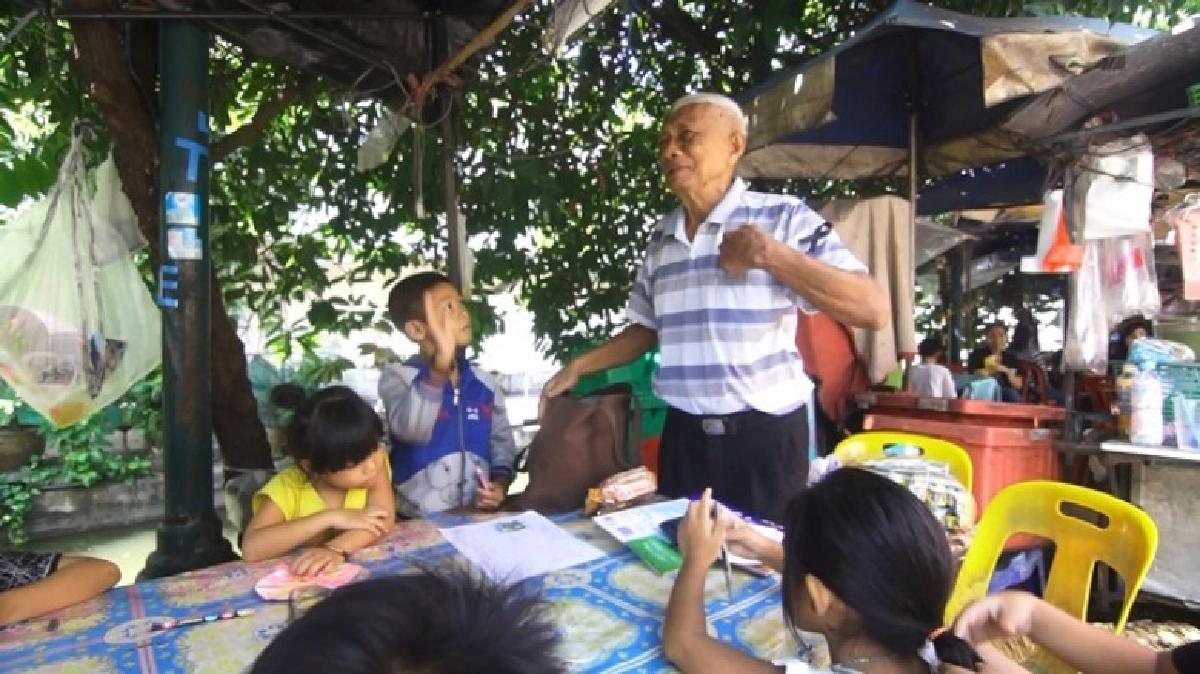 ครูปู่ 82 กับครูป้า 69 พลังเกินร้อย