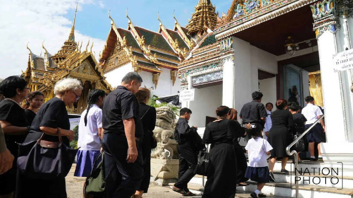 ยอดคนเข้ากราบพระบรมศพแล้วกว่า 5ล้านคน ยอดคนเข้ากราบพระบรมศพแล้วกว่า 5ล้านคน