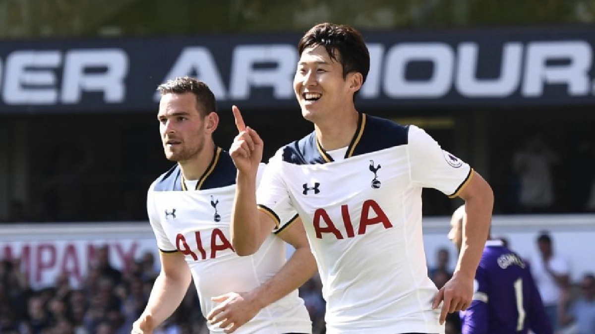 สเปอร์สถล่มวัตฟอร์ด 4-0 จี้จ่าฝูง 4 แต้ม