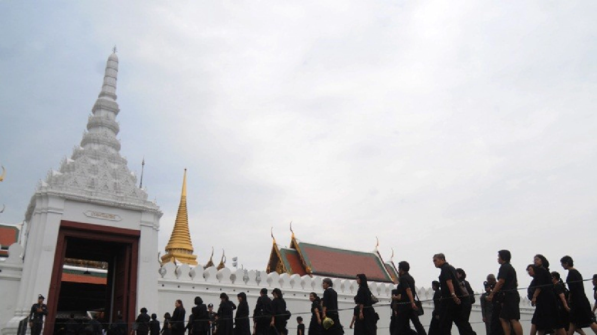 ประชาชนเข้ากราบสักการะพระบรมศพแล้วกว่า 5 ล้านคน ประชาชนเข้ากราบสักการะพระบรมศพแล้วกว่า 5 ล้านคน