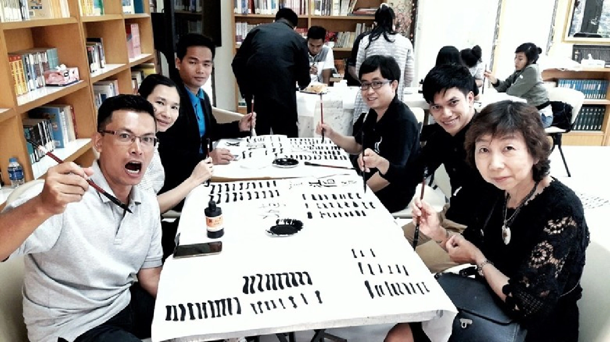 อาชีวะเปิดคอร์สนำครูช่างฝึกภาษาจีน