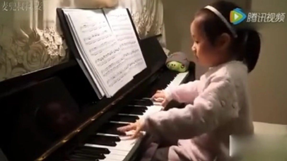 หนูน้อยนักเปียโนลีลาระดับเทพ !! หนูน้อยนักเปียโนลีลาระดับเทพ !!