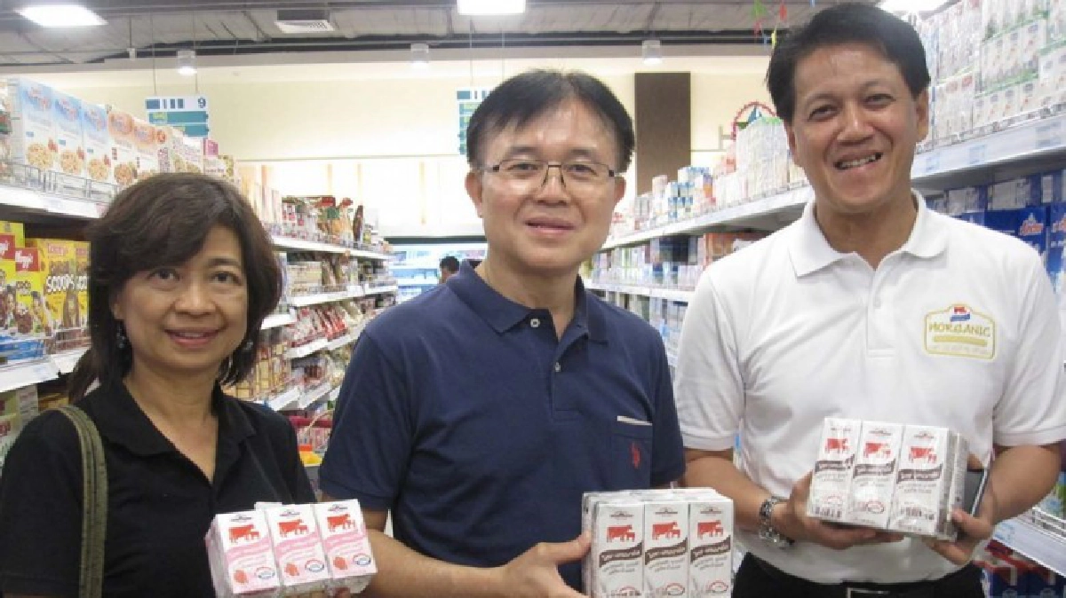 อ.ส.ค.อัดแคมเปญ “Red Cowniwoww” รุกตลาดนม “กัมพูชา”