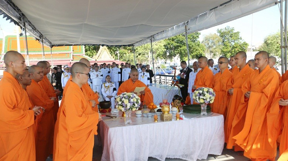 พิธีลอยกระทงและปล่อยปลาในพิธีกงเต็กหลวง พิธีลอยกระทงและปล่อยปลาในพิธีกงเต็กหลวง