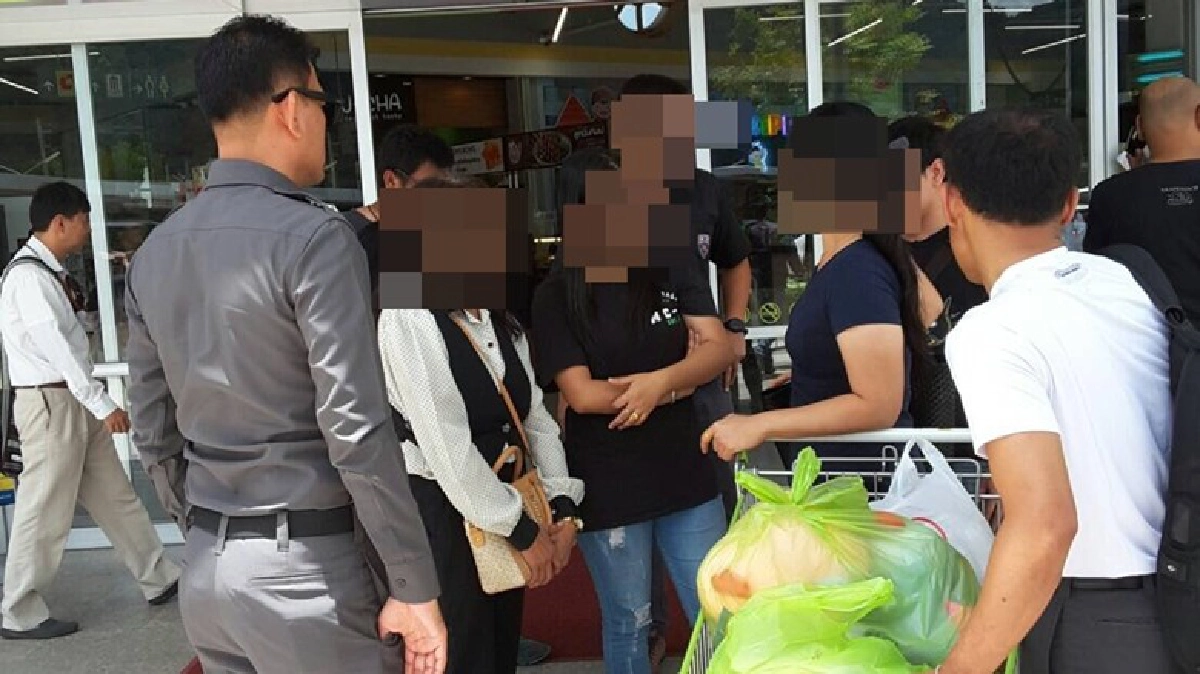 ยังจับโชกุนไม่ได้ทหารค้นระนองเชิญแม่-ป้าแทน ยังจับโชกุนไม่ได้ทหารค้นระนองเชิญแม่-ป้าแทน