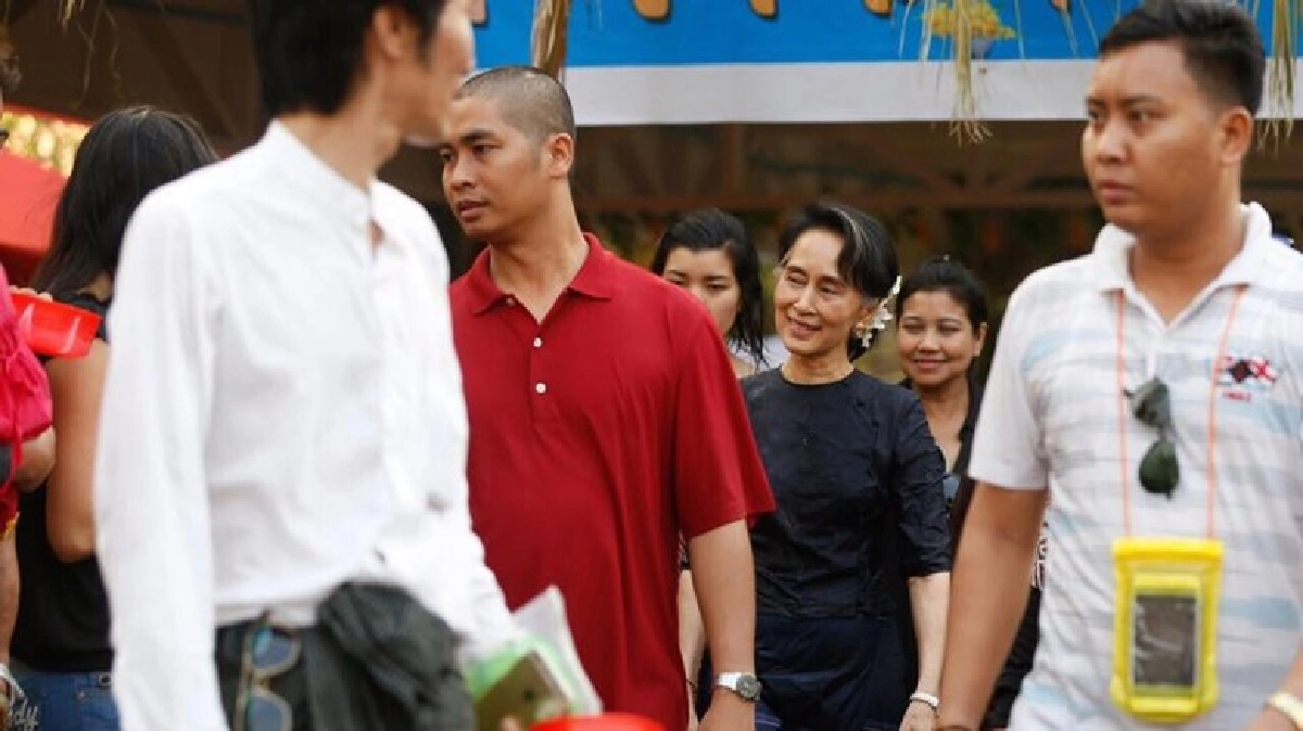 นานทีปีหน !! 'ซูจี' เล่นน้ำสงกรานต์ นานทีปีหน !! 'ซูจี' เล่นน้ำสงกรานต์