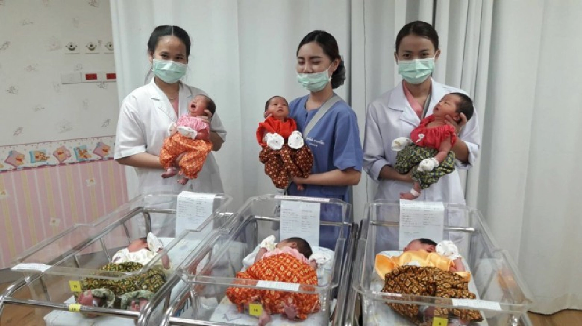 ทารกแรกเกิดใส่ชุดไทยที่รพ.พญาไท ทารกแรกเกิดใส่ชุดไทยที่รพ.พญาไท